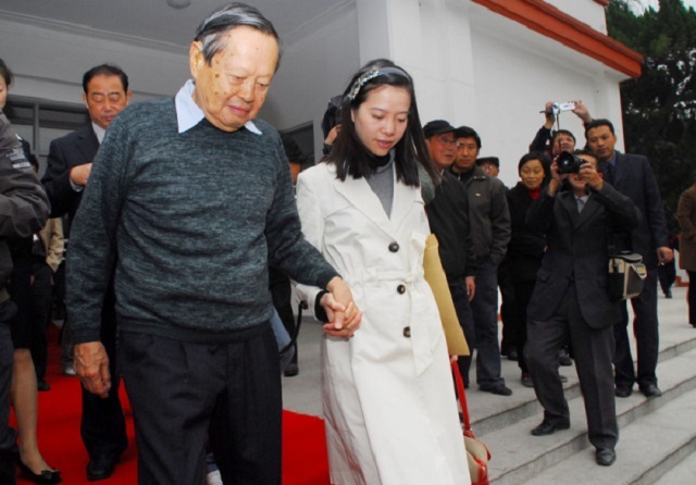 杨振宁与翁帆关系好吗,杨振宁为啥会爱上翁帆