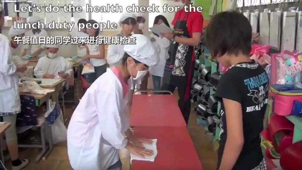 日本小学10元钱的午餐,日本学生午餐10元一个