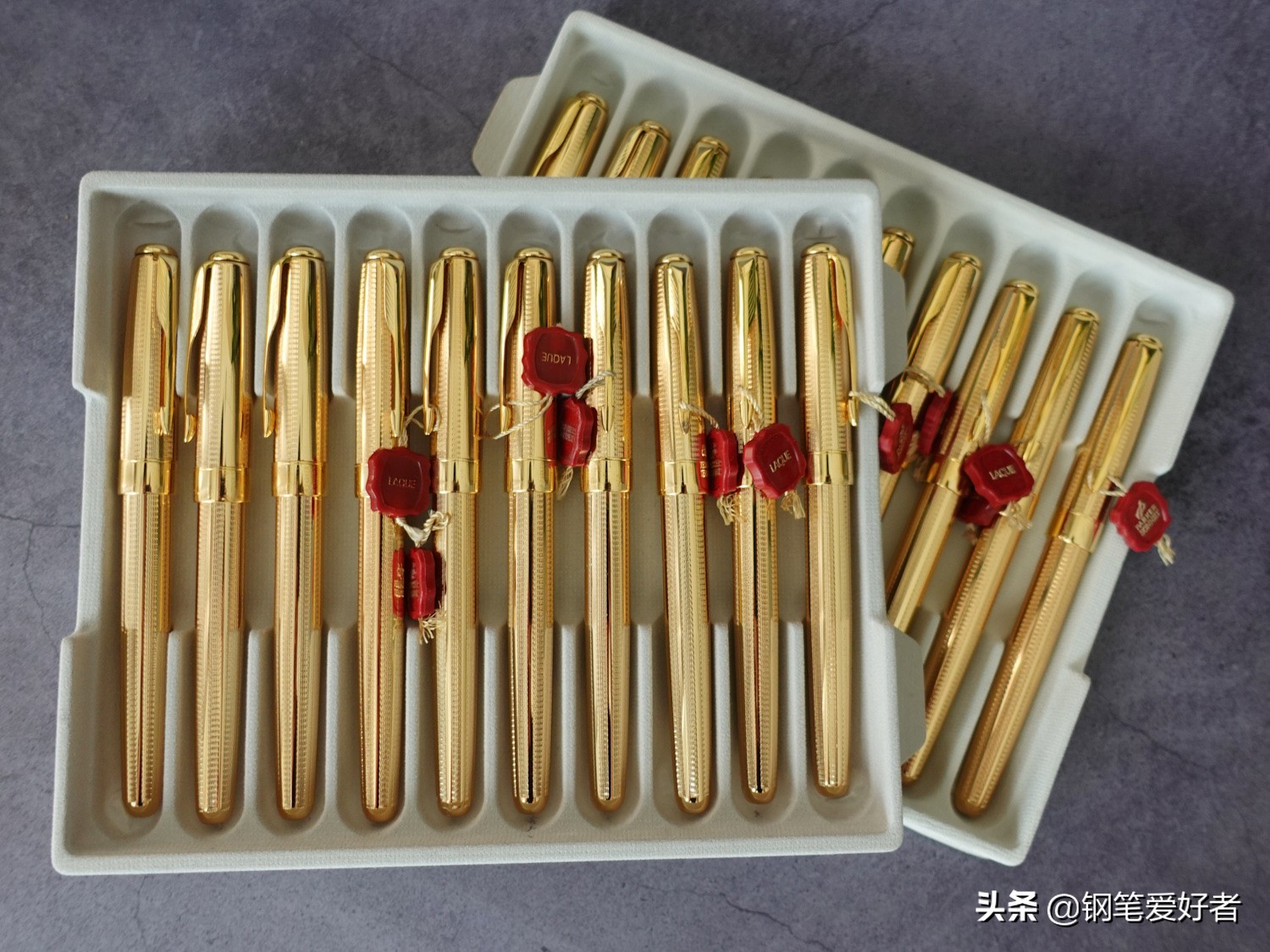 派克钢笔18k纯金老款,全新派克卓尔系列钢笔18k750