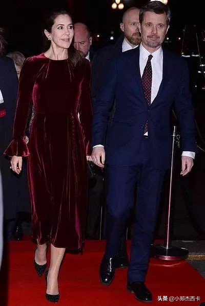 全世界的美人,全世界的女人都在穿西装