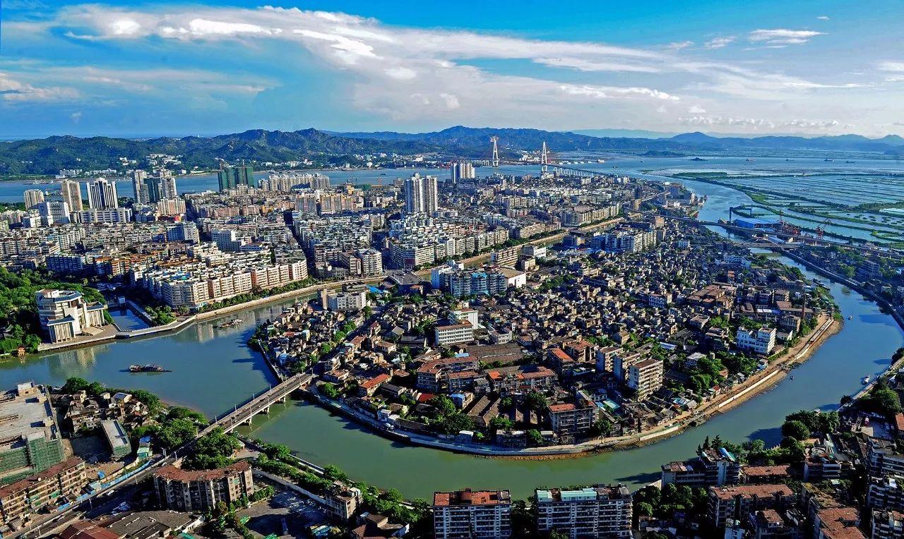 屡屡“缝胸”化吉的中国小镇，每年产出3亿件胸罩，扬名海外