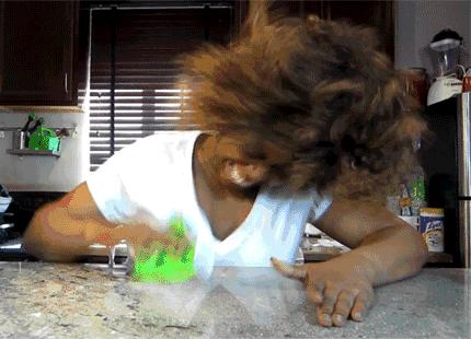 厨具用久，变黑还生锈？老阿姨教你一招，抹点这个比新买的还要亮