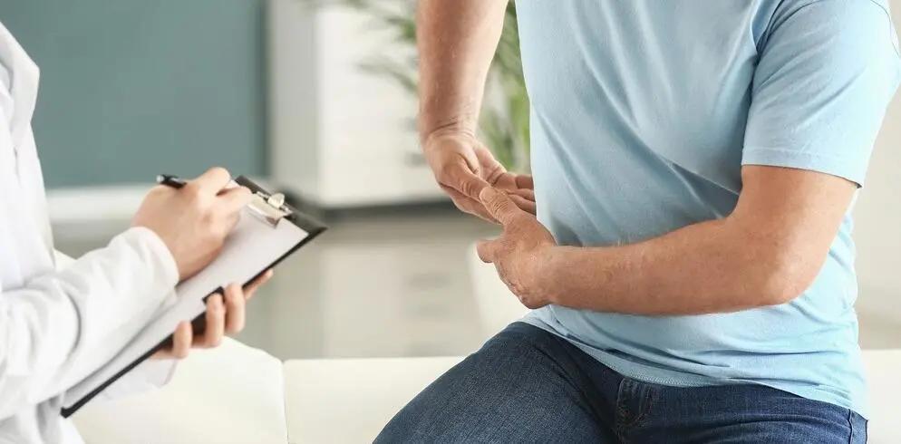 在公共泳池里游泳，会传染性病吗？