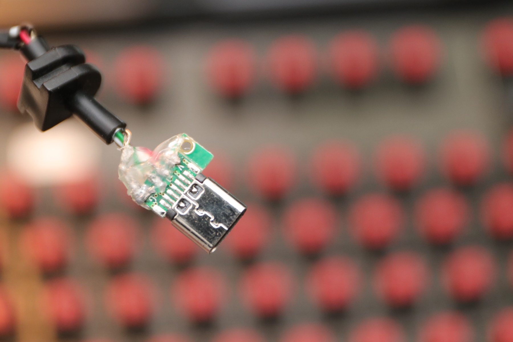 3494机械键盘,不到百元的青轴高颜值键盘