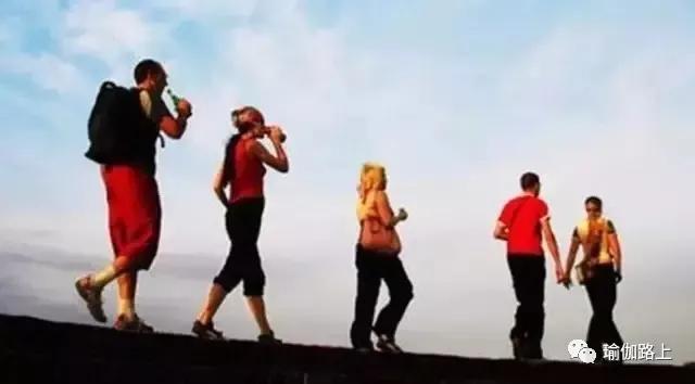 五种走路方式最伤腰腿你需要知道,六种走路姿势最好命