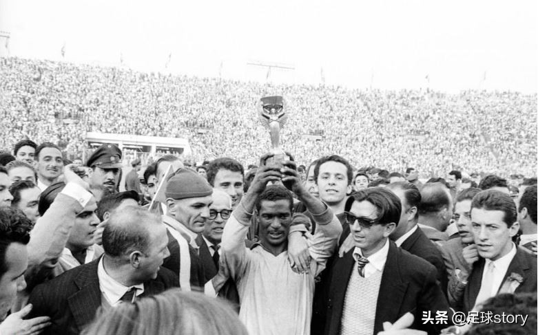 他是“落叶球”的鼻祖，带领桑巴军团治愈了长达八年的巴西之殇