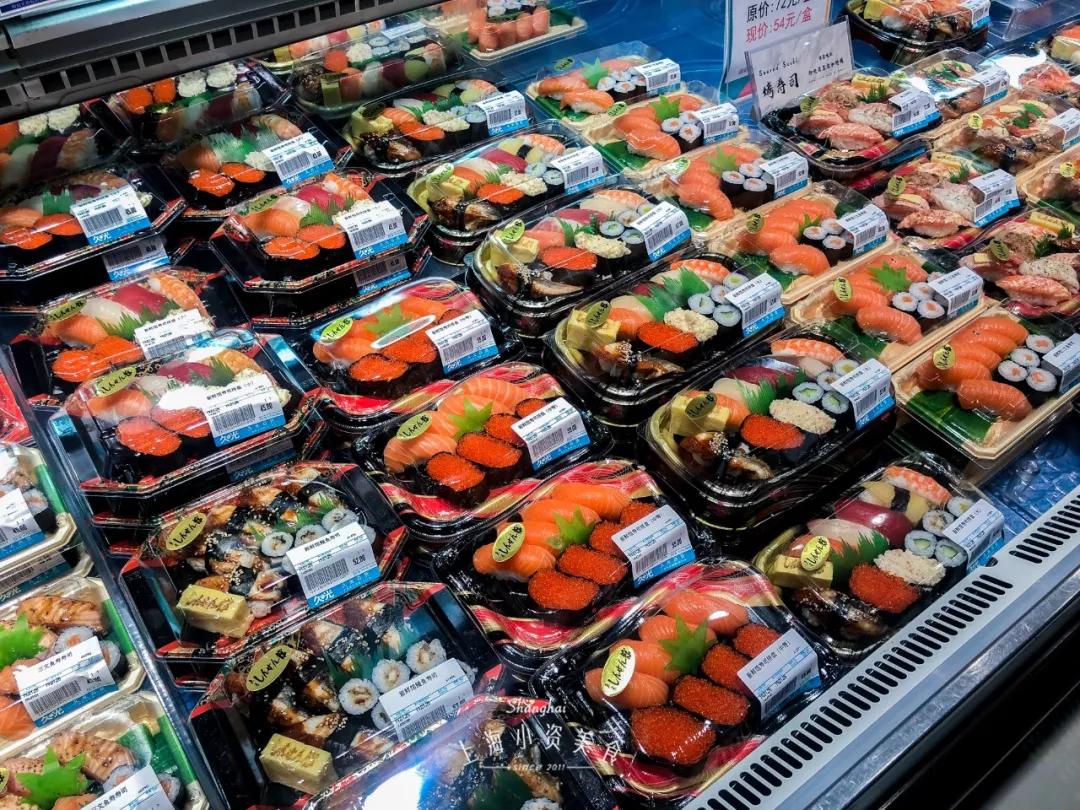 过年去超市囤货,过年没来得及买年货