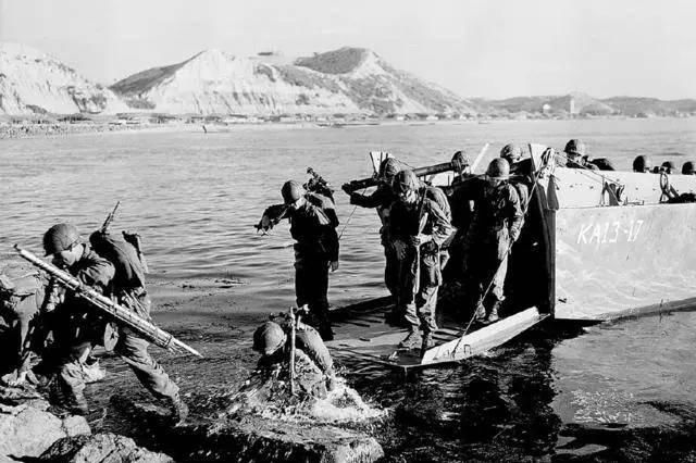 麦克阿瑟要向中国投原*弹子**，被杜鲁门撤职，毛主席一语道破其软肋