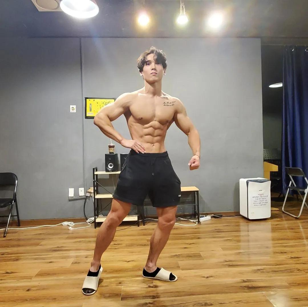 「正太脸金刚身」只存在于二次元漫画里的肌肉*男美**，被他神还原了