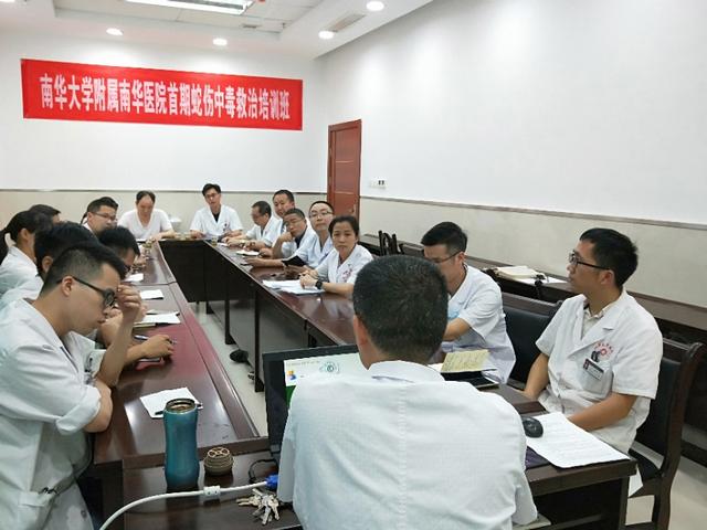 眼镜蛇咬伤急救现场视频,被眼镜蛇咬了怎么办急救