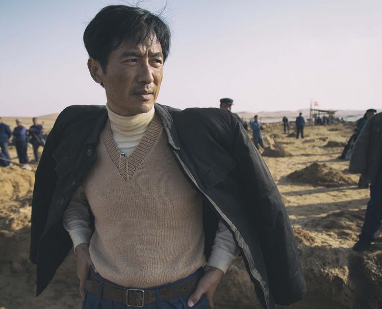 横跨57年,这2部电影3个山东男人,凭什么惹哭了3代中国人?