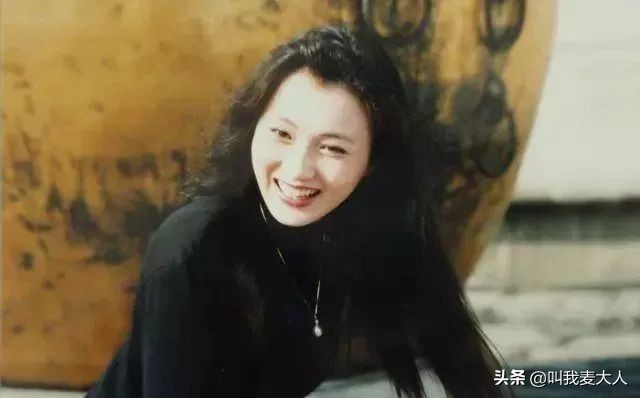 赶走徐帆、抛弃江珊后，他与她奉子成婚，12岁儿子撞脸易烊千玺