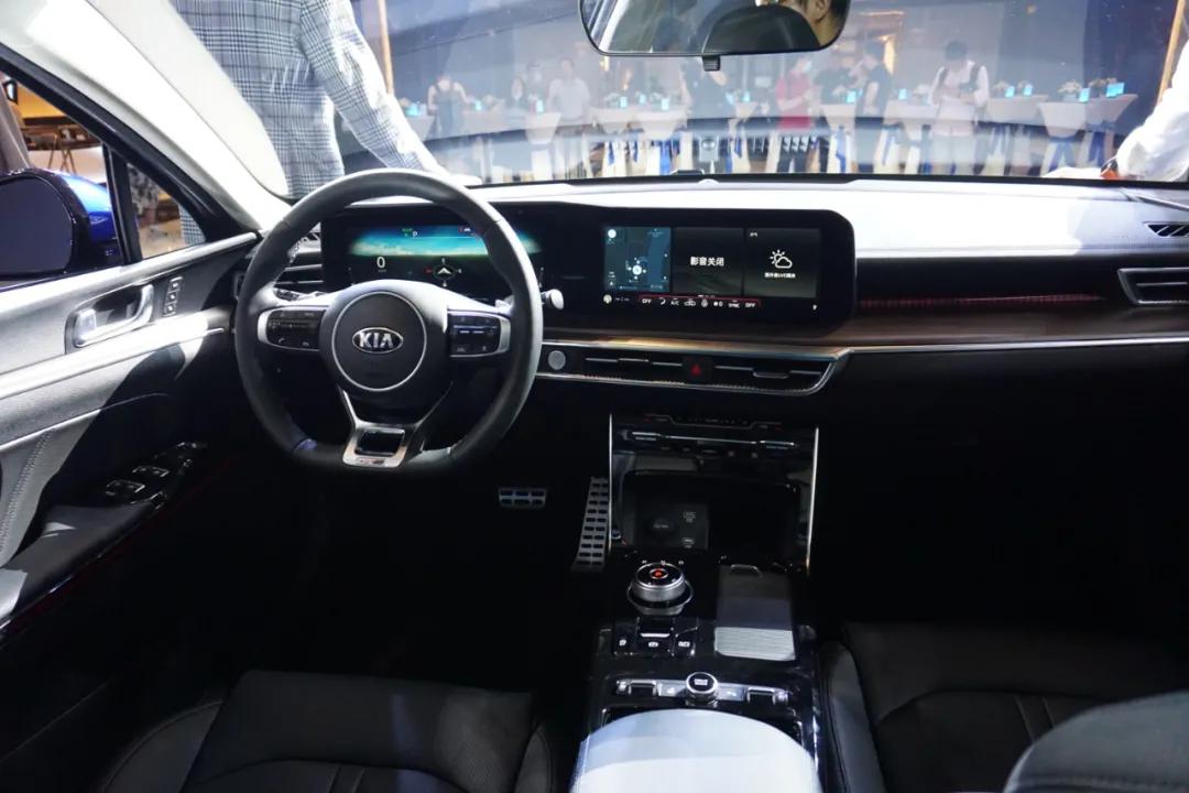 大众朗逸轩逸哪款适合跑长途,家用车朗逸和轩逸选哪个最合适