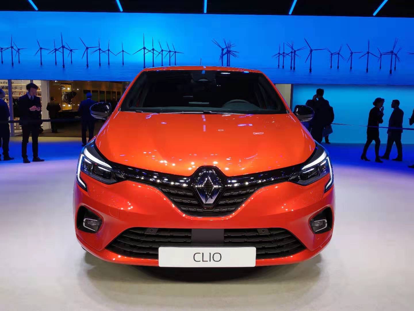 新雷诺clio在日内瓦亮相,全新clio测试谍照雷诺现款