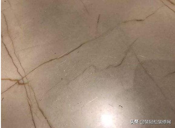 瓷砖划痕用洁厕灵如何去除,地板砖划痕修复方法用什么牙膏好