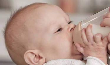 8个多月宝宝经常吐奶什么原因,8个月的宝宝经常吐奶怎么办