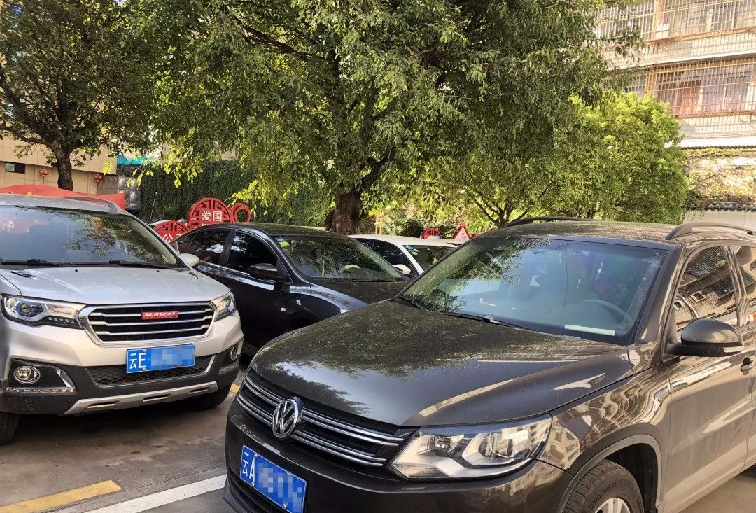 车子堵门口没有挪车电话怎么办,车被堵了找不到挪车电话