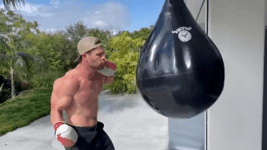 《战神》新作“抄袭”胖子雷神？锤哥：别跟风，我已练出一身肌肉