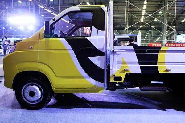 车身长5.8米的轿车,奇瑞开瑞x6小微卡