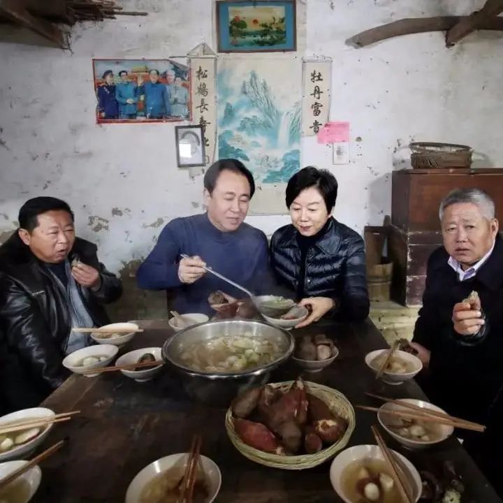 中国首富许家印到底有多强啊,首富许家印的成长经历