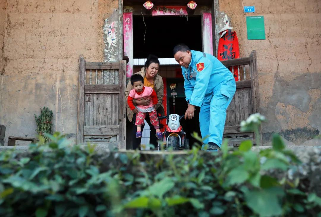 王善光：​脚底有泥，心中有光