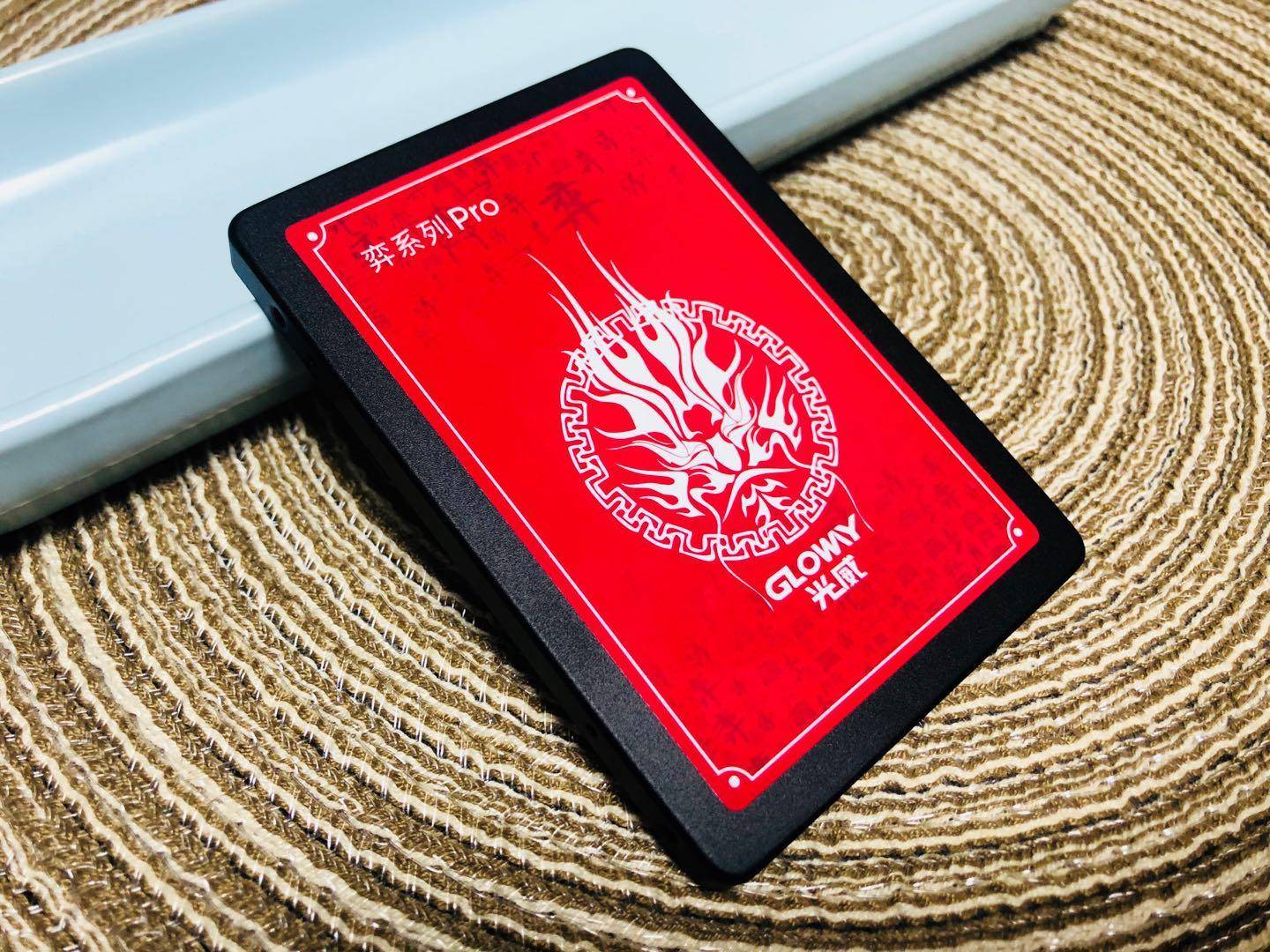 光威gloway16gbddr43200,光威sata4t固态评测