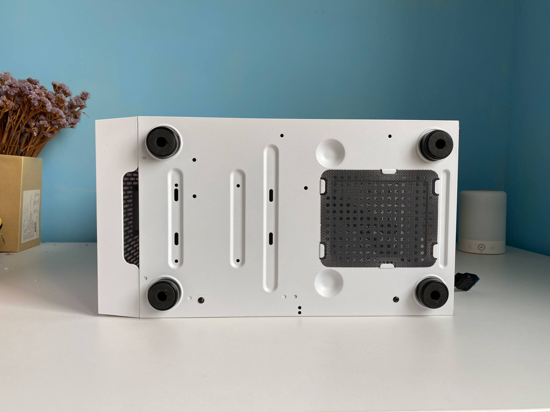 可以装240水冷的小机箱,一般什么配置电脑用水冷机箱