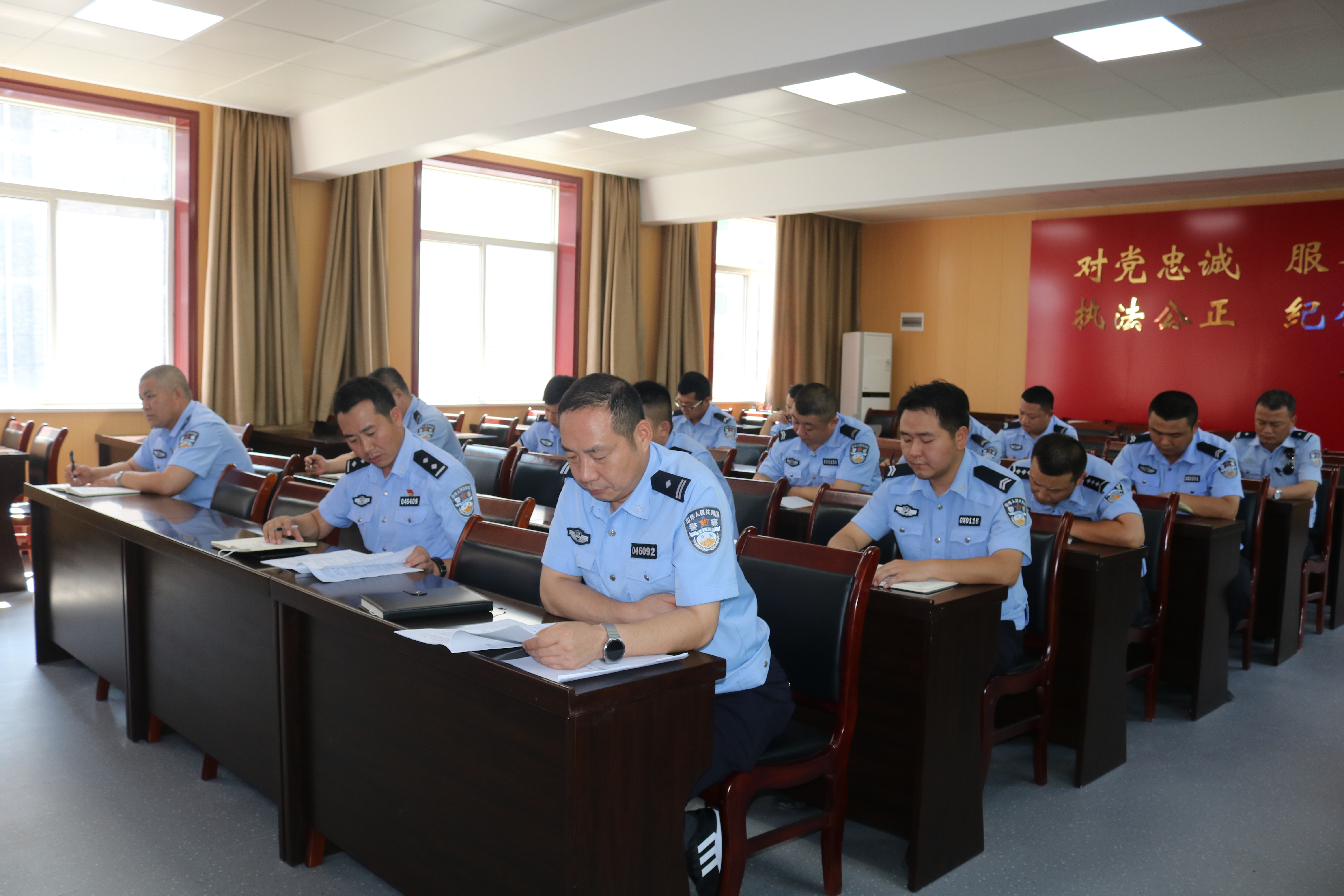 交警大队积极开展博览会治安工作,交警大队春运交通安保工作部署会