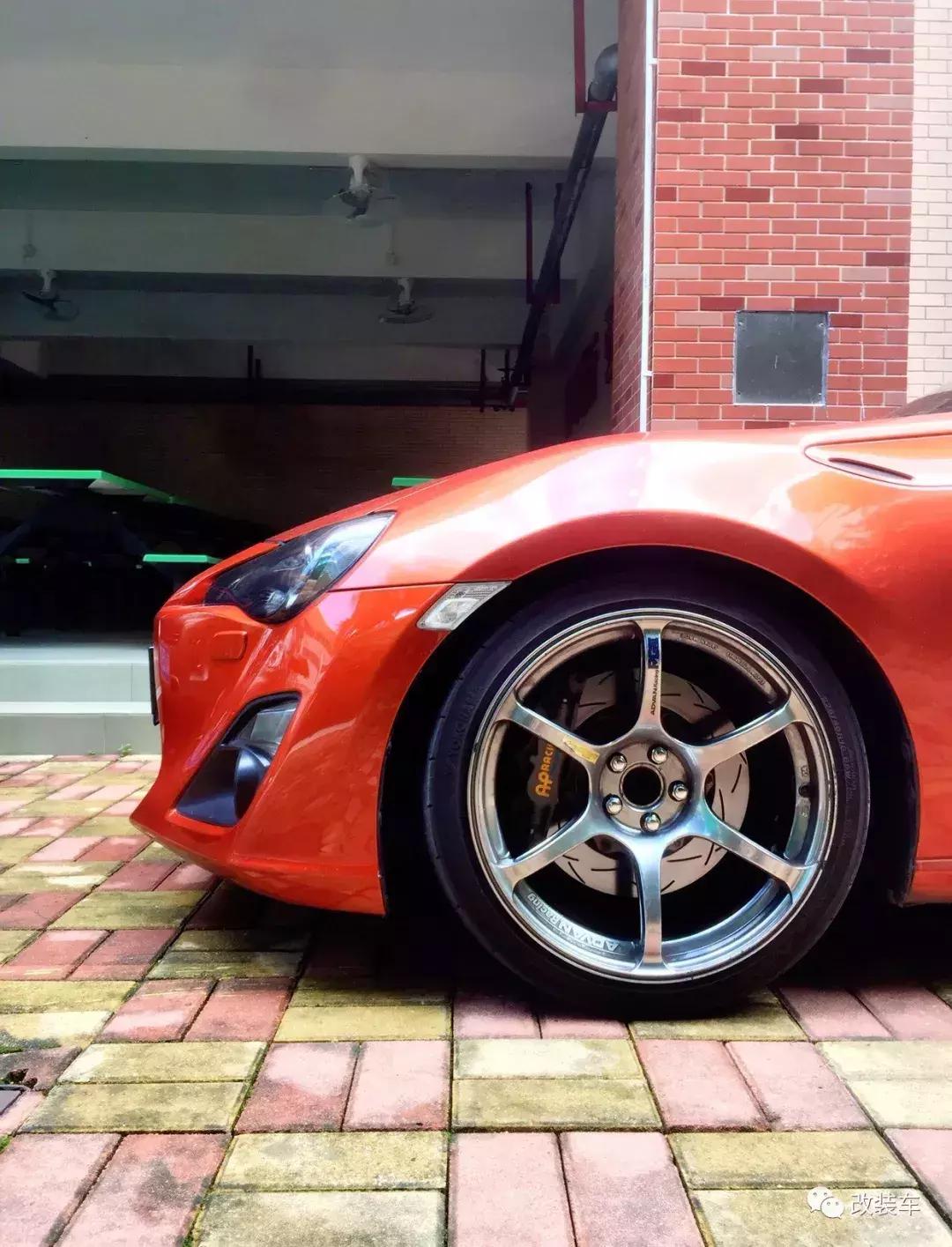 丰田86轮毂装18寸还是17寸好,丰田86加宽体