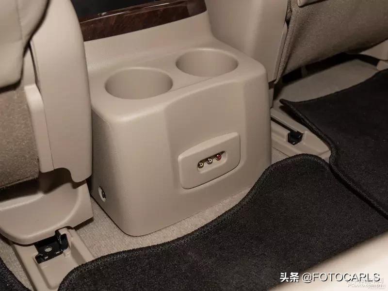 日产贵士3.5LSL实拍，比丰田埃尔法厚道，性价比超高豪华7座MPV