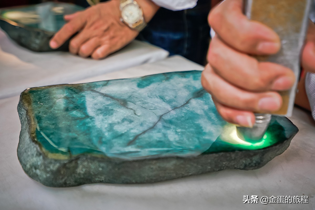 缅甸翡翠地摊市场收货直播,带大家看缅甸翡翠直播现场