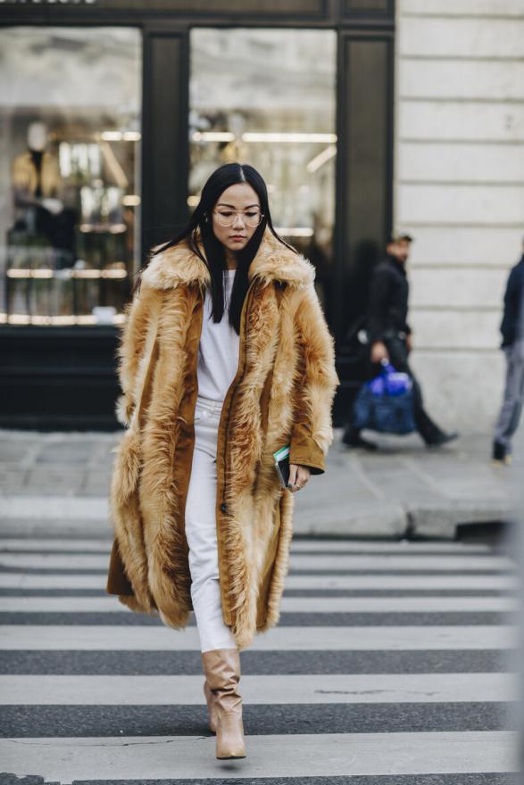 貂绒大衣怎么穿不老气,没有羊绒大衣怎么过冬