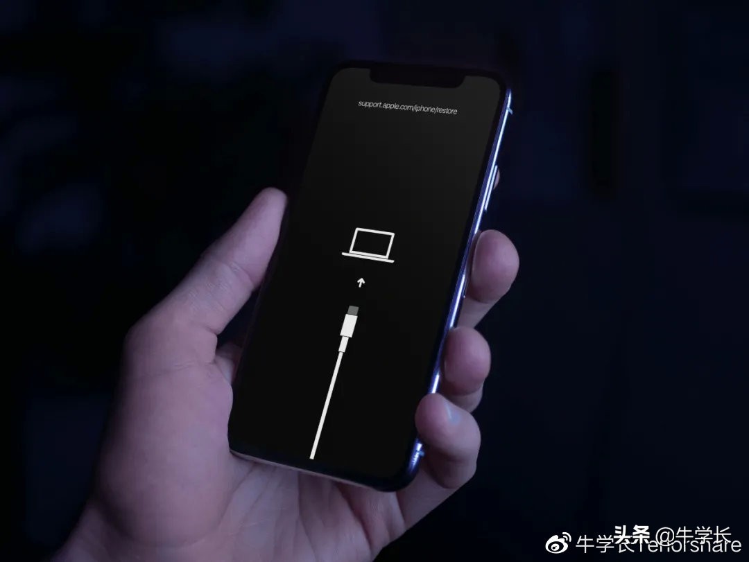 苹果ios17.4.1更新完手机卡不读,苹果更新ios16卡在恢复数据
