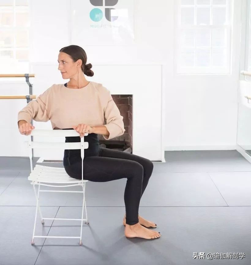 背部肩颈瑜伽,缓解腰颈酸痛的瑜伽动作