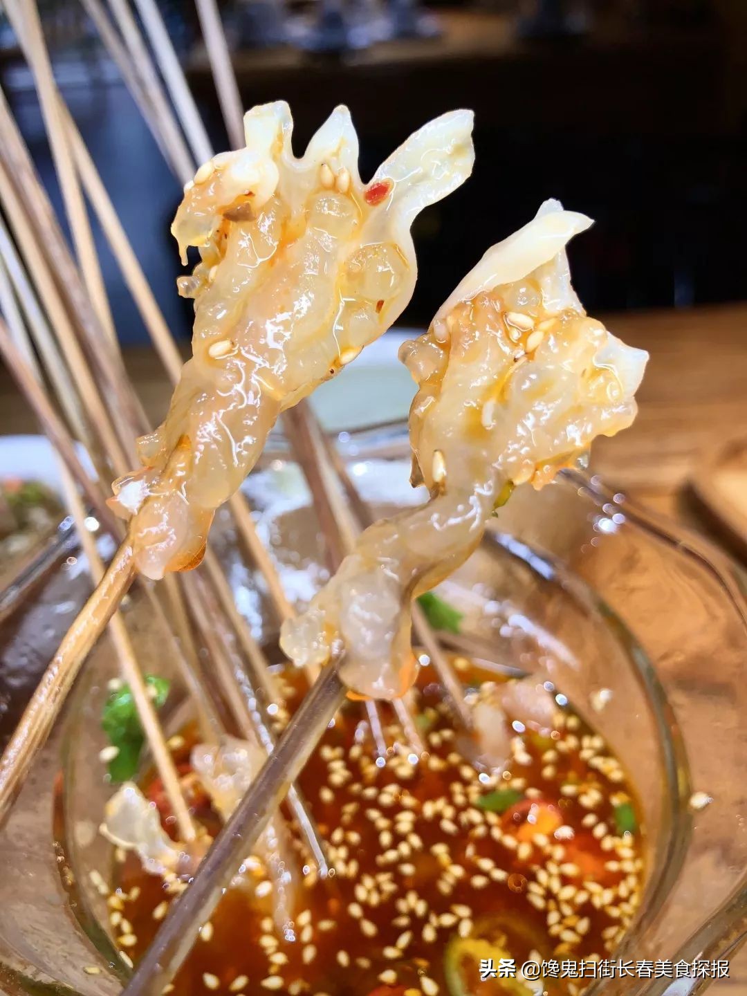 二道老厂区奇店。鹅的一切，全都炭火烤。烤鹅脖大锤抡