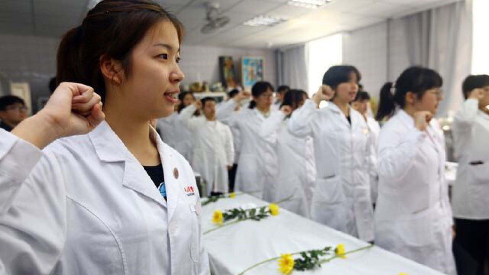 专科生学医学专业有出路吗,专科生学药学前景如何