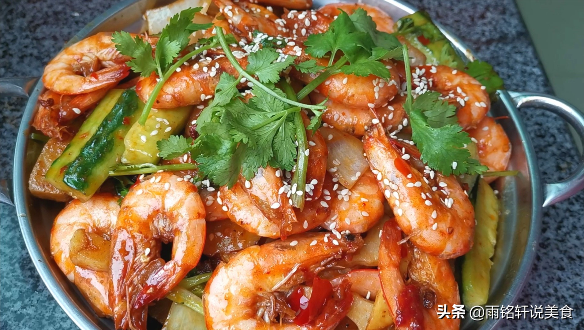 干锅虾怎么做才好吃,干锅虾怎么做的才好吃