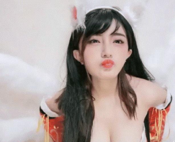 *牙虎**主播大尺度视频流出，本人还承认是她，原来是为了报复男友