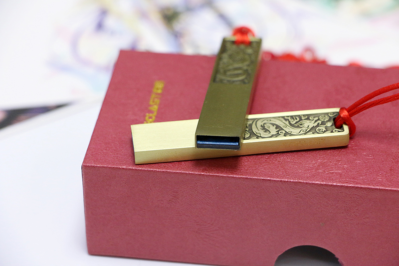 古铜外观搭龙凤雕纹，高速传输带中国结，台电龙凤呈祥U盘会玩