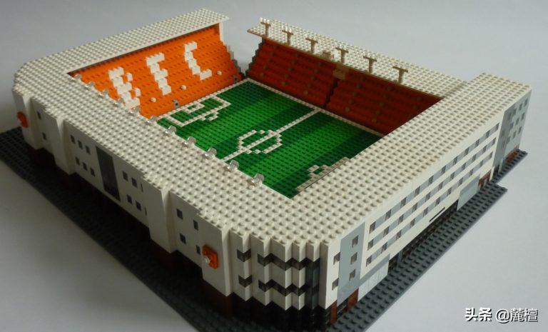 乐高曼联老特拉福德足球场,用积木拼足球球场