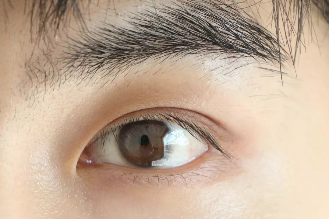 手残党化妆肿眼泡,眼妆教程单眼皮肿眼泡如何画眼妆