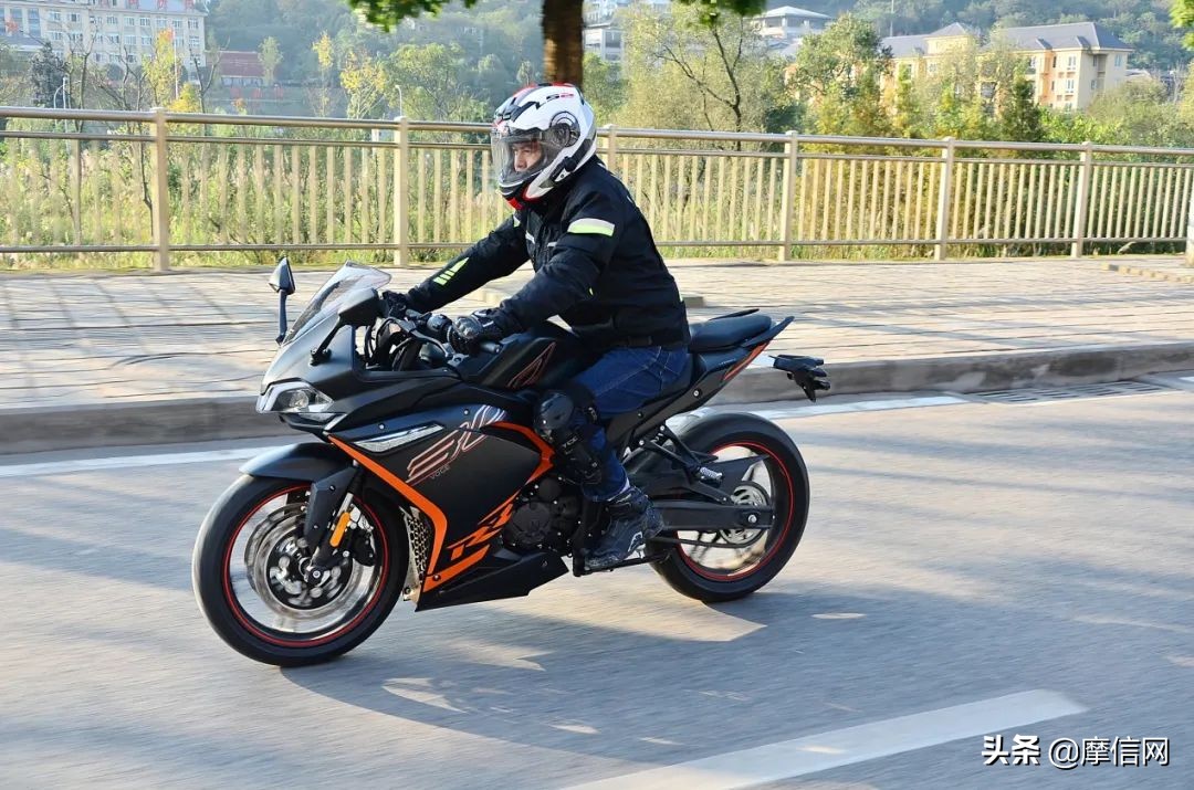 无极300rr和阿普利亚250选哪个好,2万公里的无极300rr值得买吗