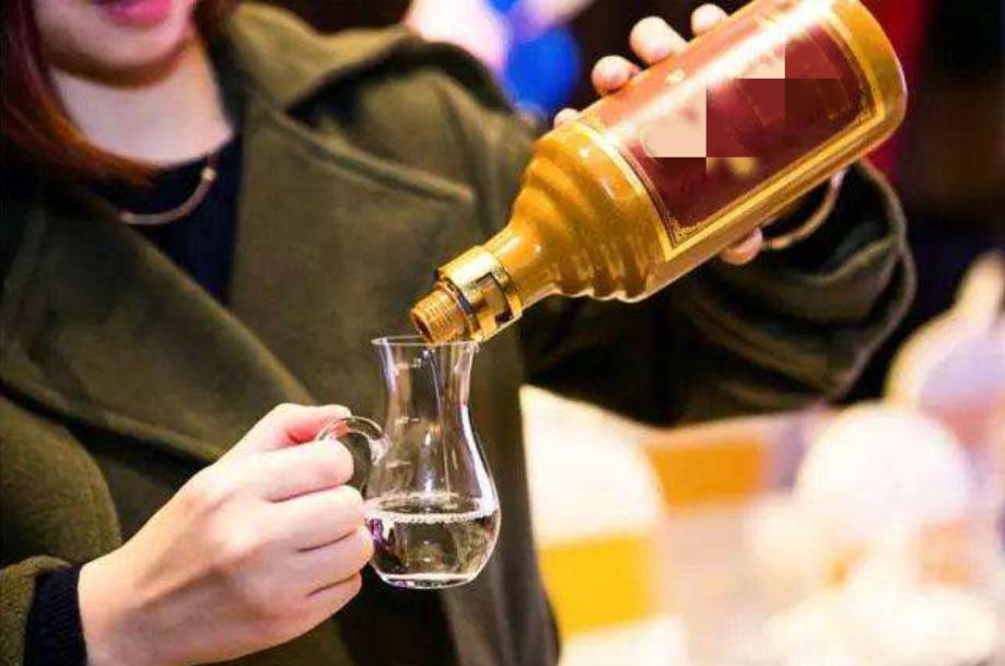 酒可不能随便乱喝,经常喝白酒对于白酒你知道多少