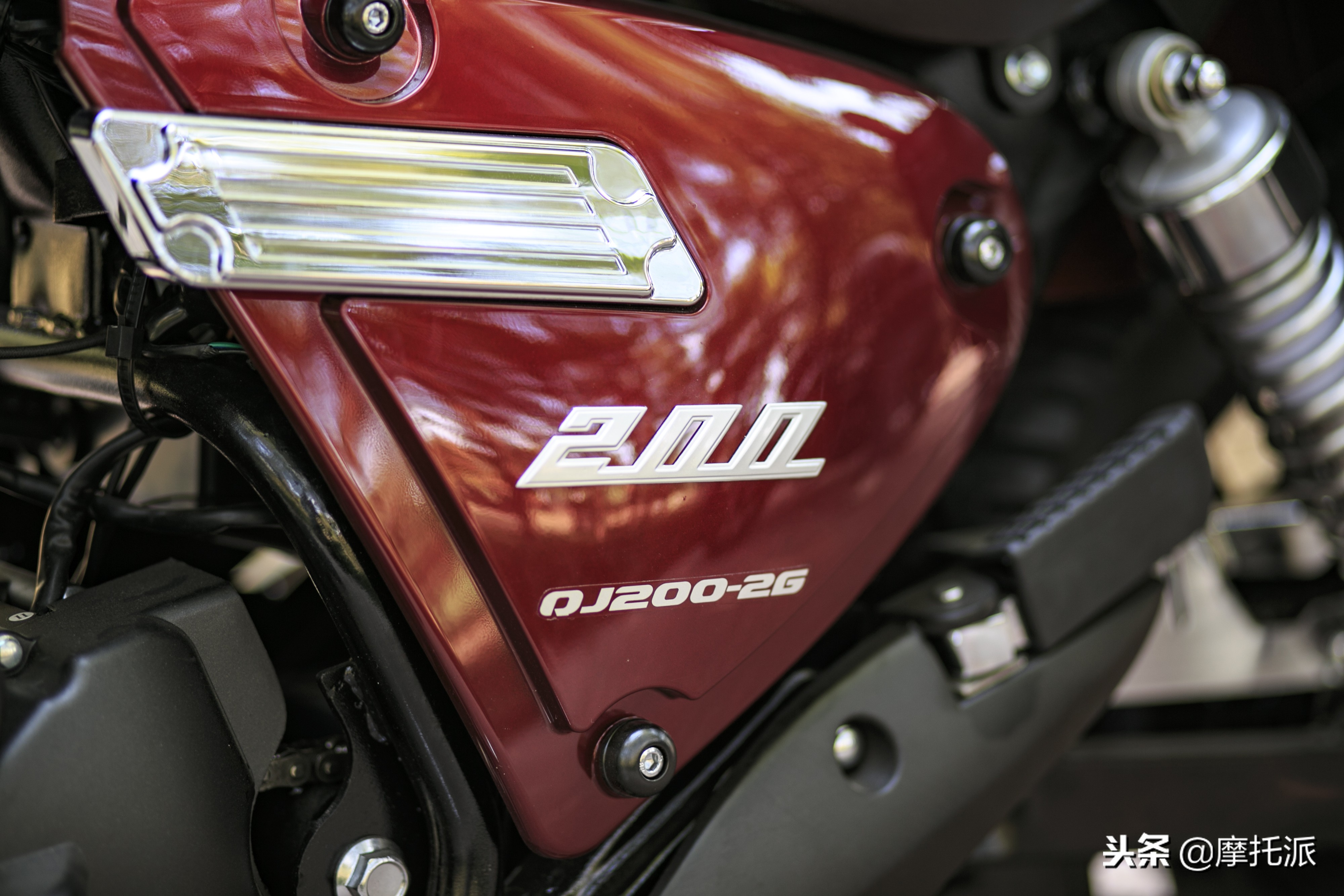 凯威极光200摩托车,钱江凯威荣光202和极光200的区别