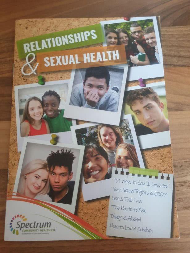 英国恋爱教育指南：爱他就舔他的脚趾，老师：你不试怎么知道不行