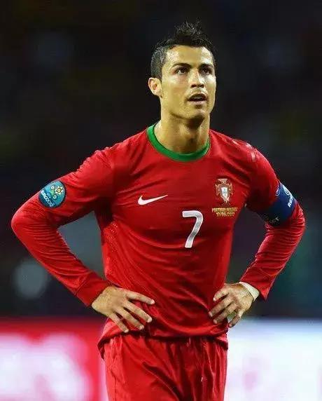 梅西和c罗谁豪宅最好,身价十亿的球星