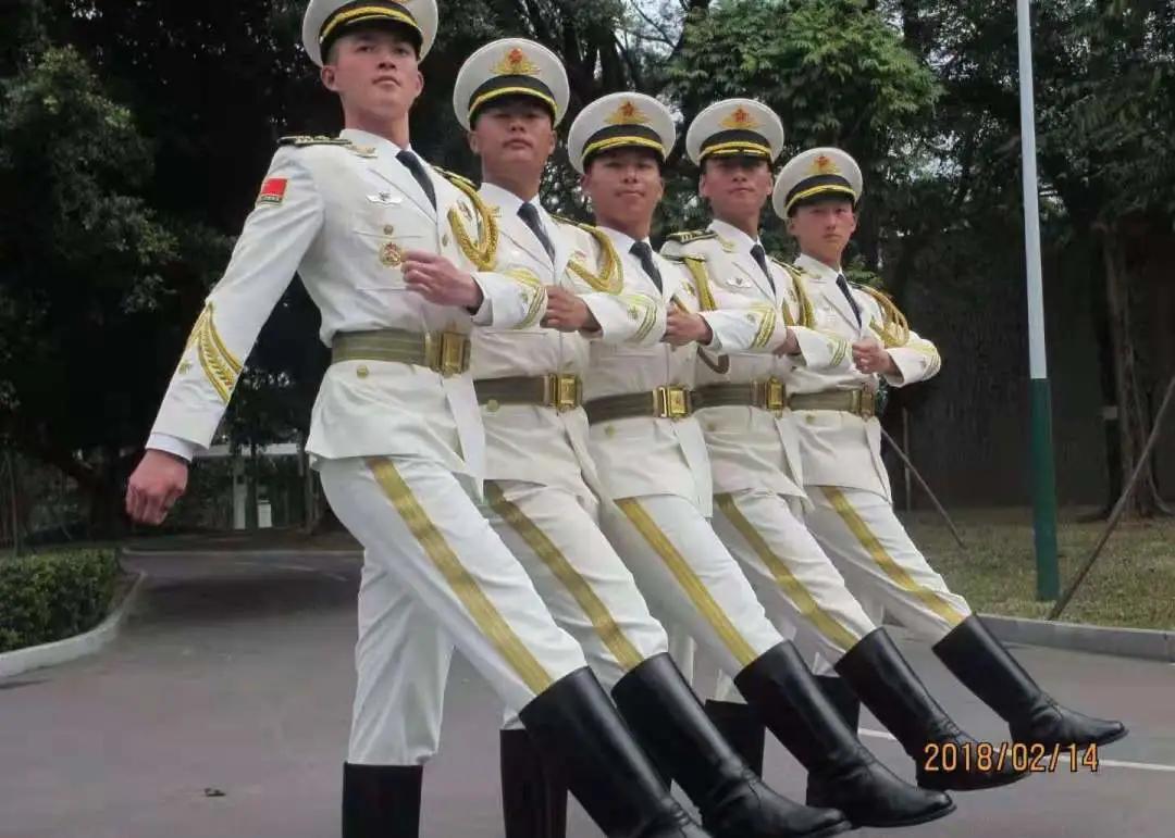 八一建军节致敬子弟兵,八一建军节向同志致敬