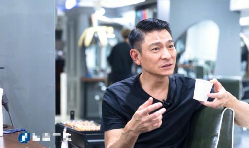 刘德华出道40周年抖音直播回放,刘德华开直播能横扫现在的网红