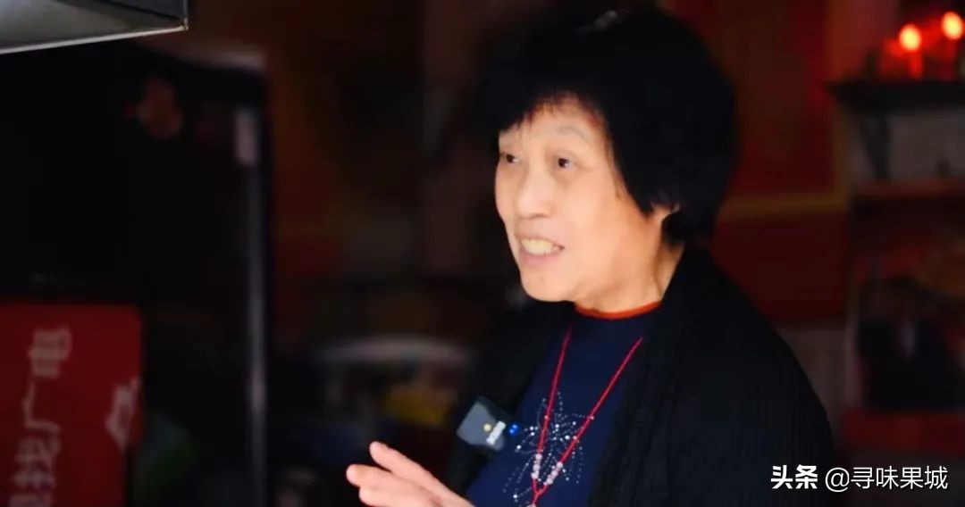 83岁老阿婆卖串串,成都70岁阿婆摆摊