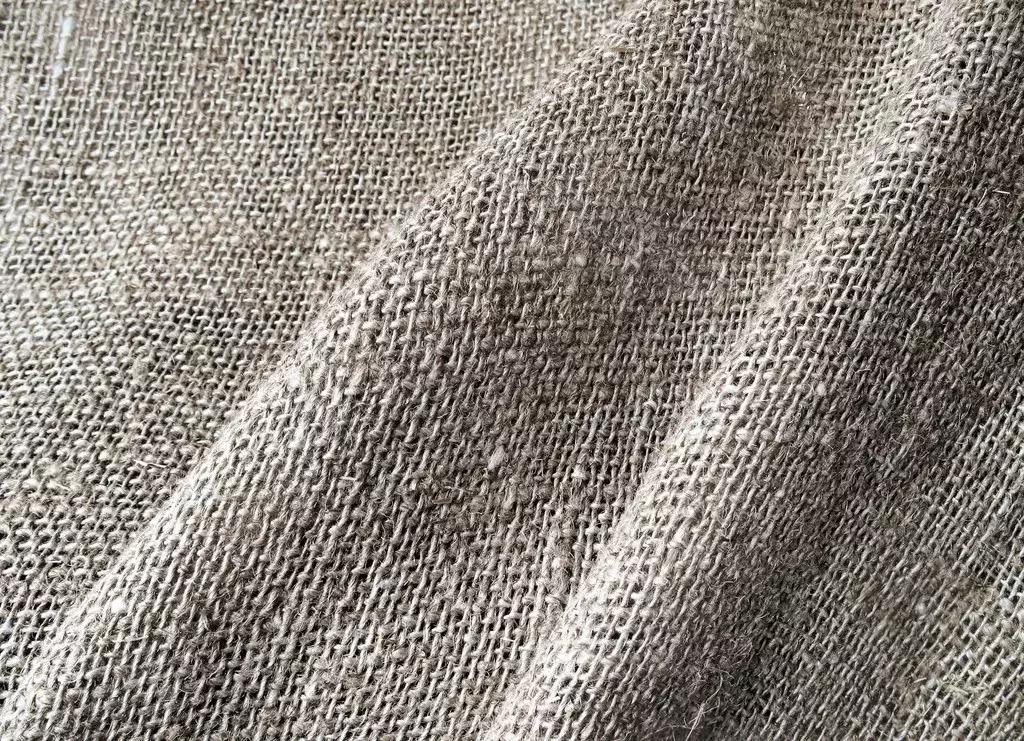 称霸纽约时装周、全球连开几百家店的“小众”国货女装